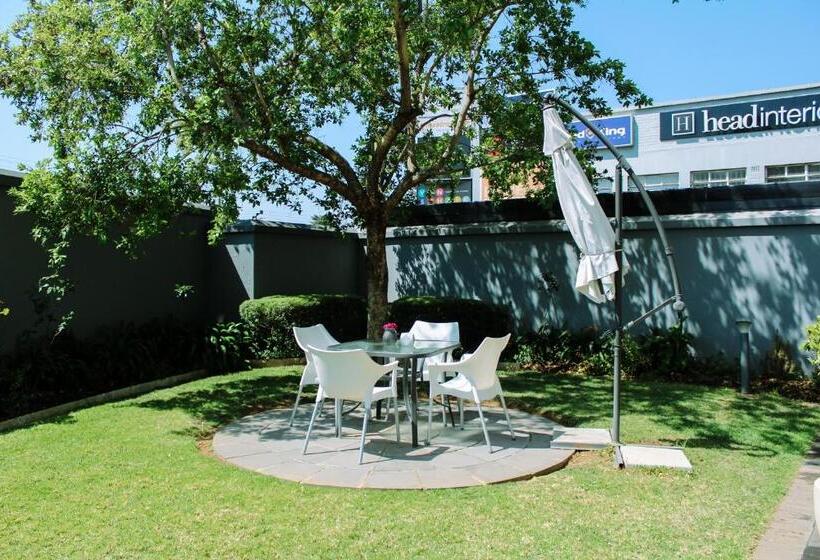 דירת 2 חדרי שינה עם נוף לגינה, Max Executive Apartments