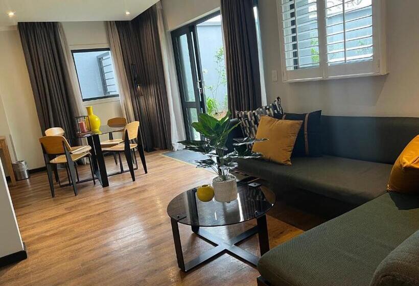 דירת 2 חדרי שינה עם נוף לגינה, Max Executive Apartments
