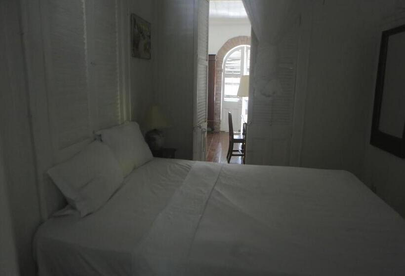 3 Bedroom Suite, Florita