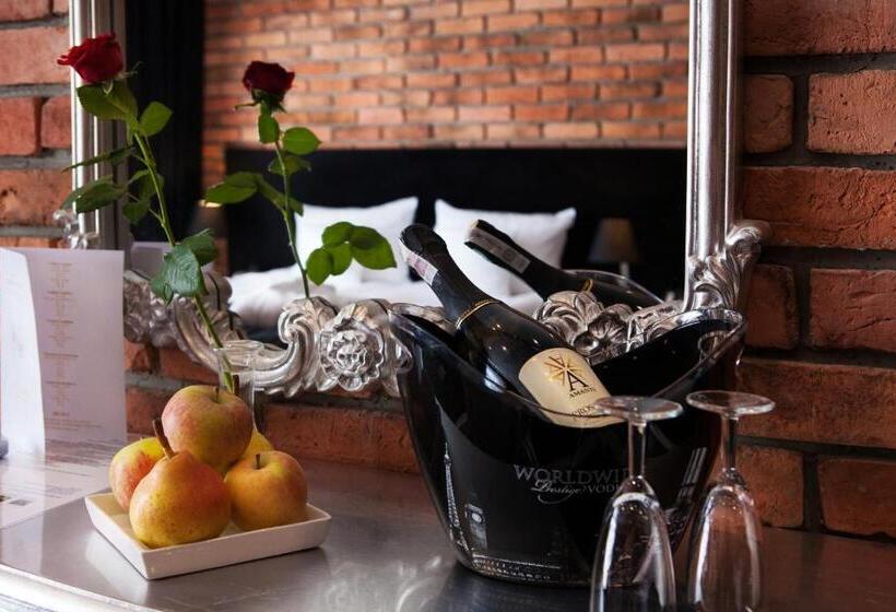سوئیت جونیور با چشم‌انداز, Betmanowska Main Square Residence Adults Only
