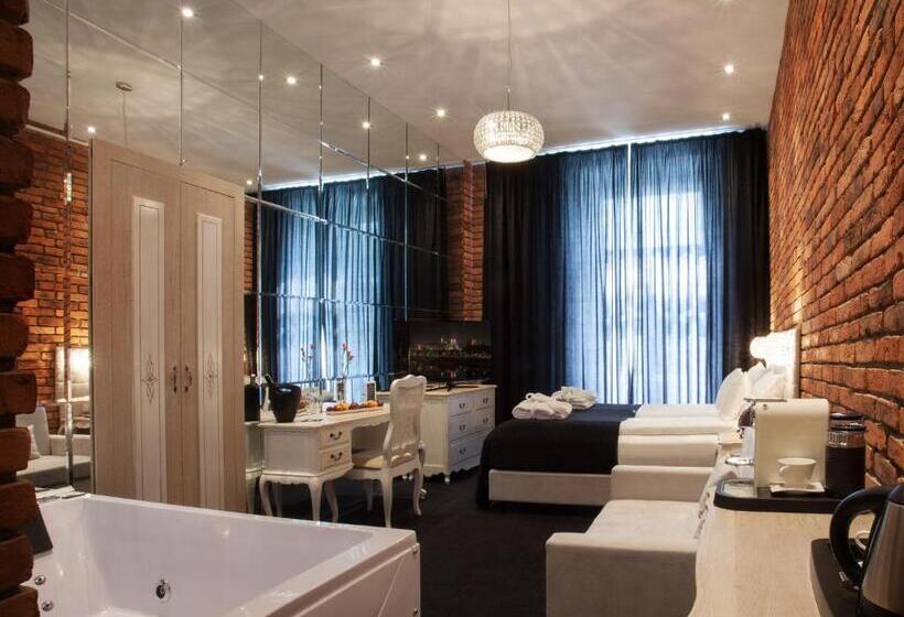 سوئیت جونیور با چشم‌انداز, Betmanowska Main Square Residence Adults Only