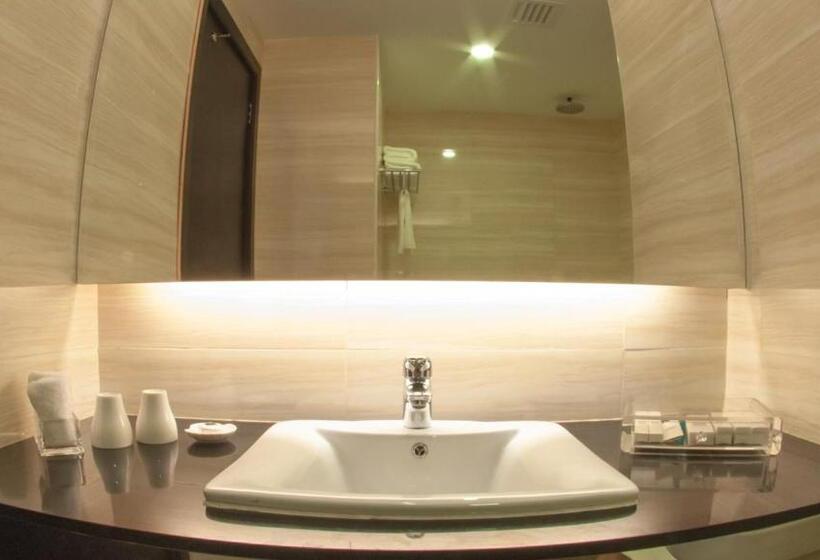 اتاق استاندارد با چشم‌انداز شهر, Pan Borneo Hotel Kota Kinabalu