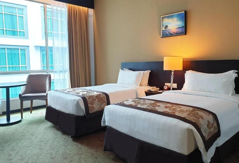 اتاق استاندارد با چشم‌انداز استخر, Pan Borneo Hotel Kota Kinabalu