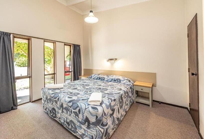 Апартаменты 2 Спальни, Riverside Motel
