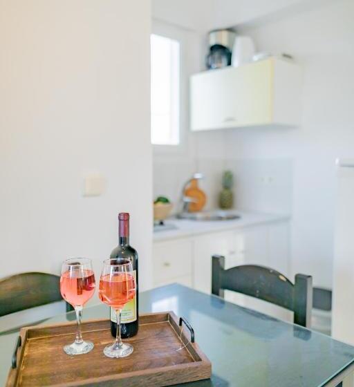 Family Suite, Antonina