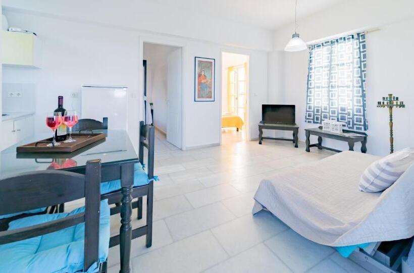 Family Suite, Antonina