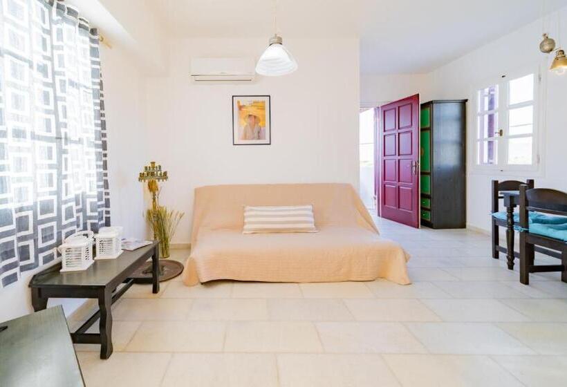Family Suite, Antonina