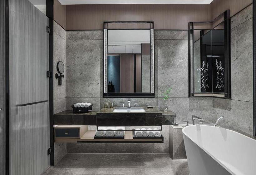 Club Room King Bed, Jw Marriott Hotel Shenzhen Bao An International Airport