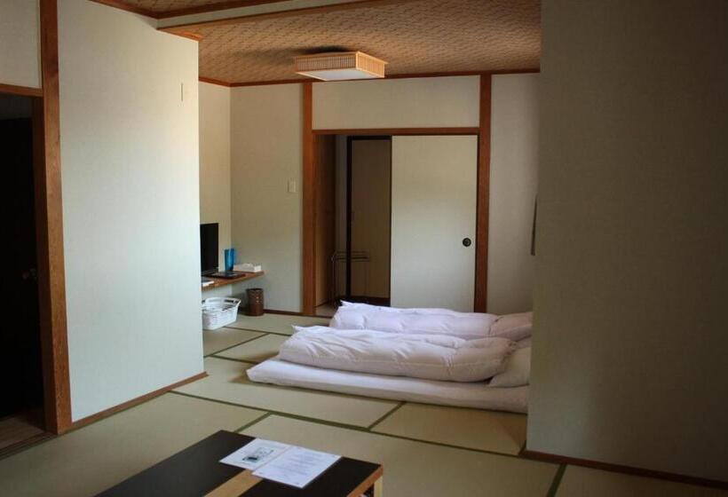 标准四人间共用浴室, Sakuraya