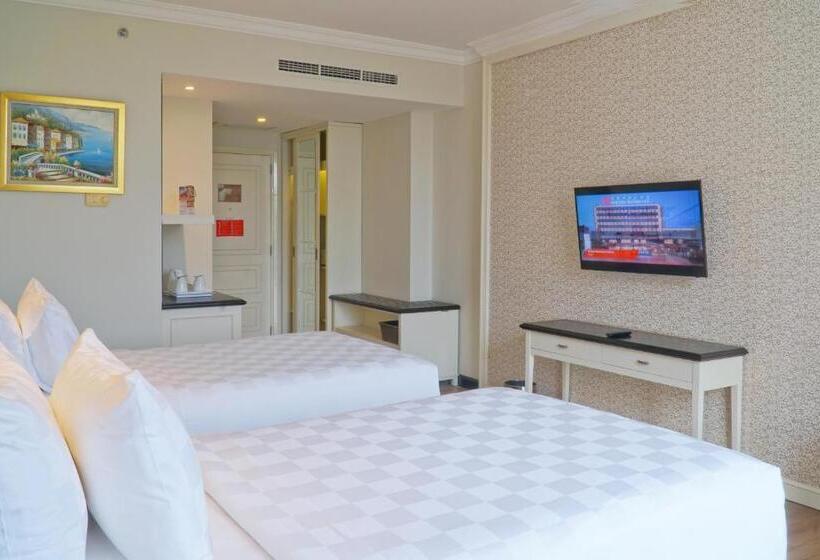 디럭스 룸 가든 전망, Swiss Belhotel Lampung