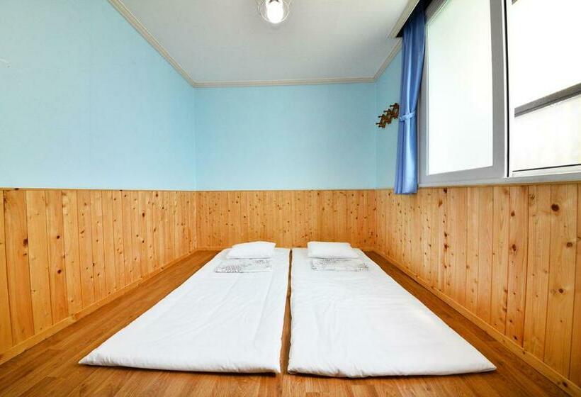 חדר סטנדרט לארבעה, Gyeongju Namu Guesthouse