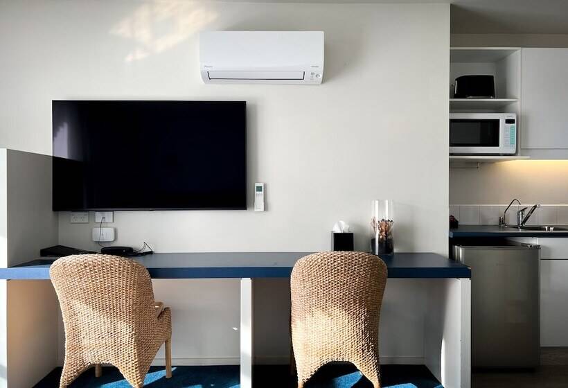 Студио Executive, Beaches Nelson