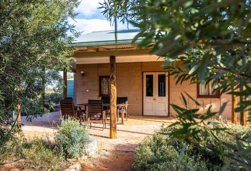 标准间, Wooleen Station