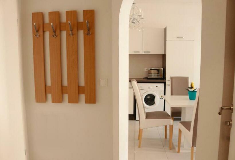 バルコニー付き１ベッドルームアパートメント, Vienna Airport Residences