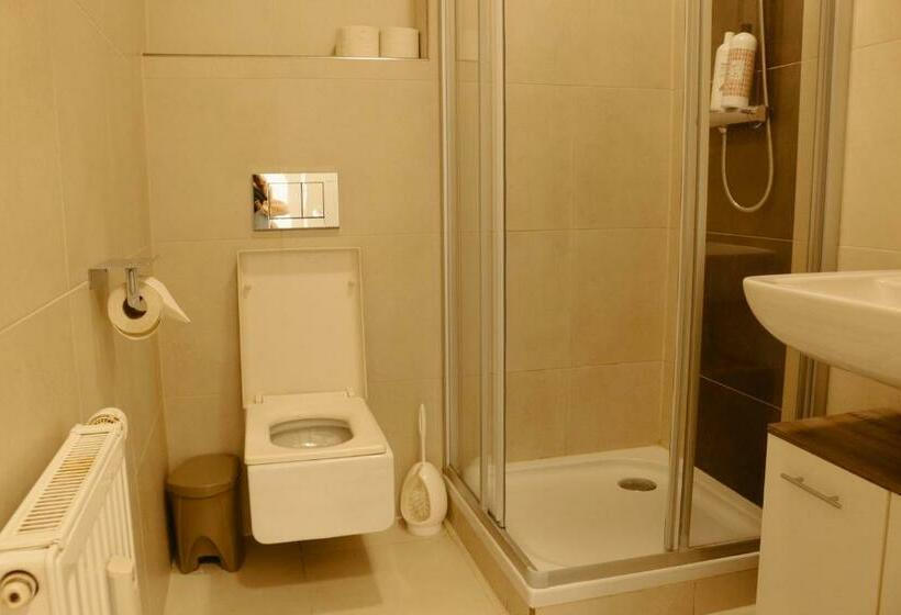 バルコニー付き１ベッドルームアパートメント, Vienna Airport Residences