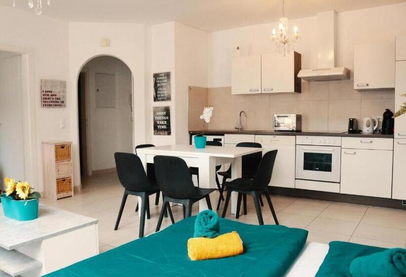 バルコニー付き１ベッドルームアパートメント, Vienna Airport Residences