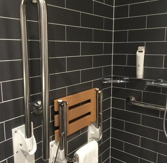 Номер Стандарт Адаптированный для Инвалидов, Holiday Inn Express St. Albans   M25, Jct.22