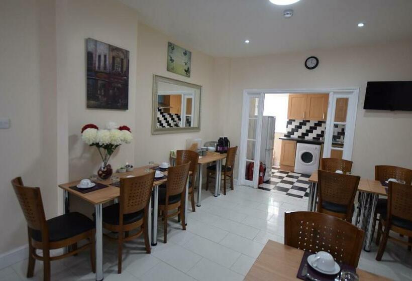Номер Стандарт, Woodlands Lodge Ilford
