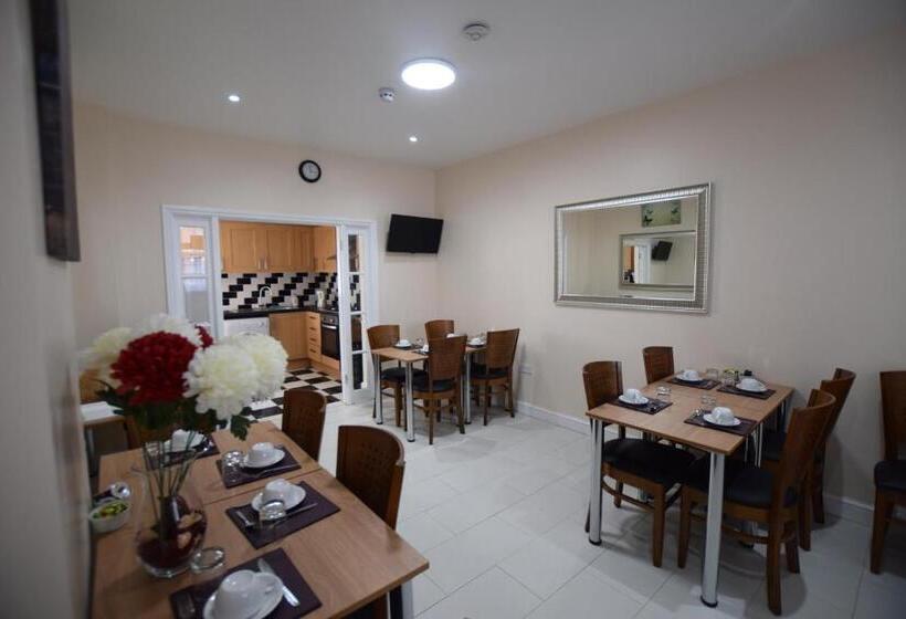 Четырехместный Номер Стандарт, Woodlands Lodge Ilford