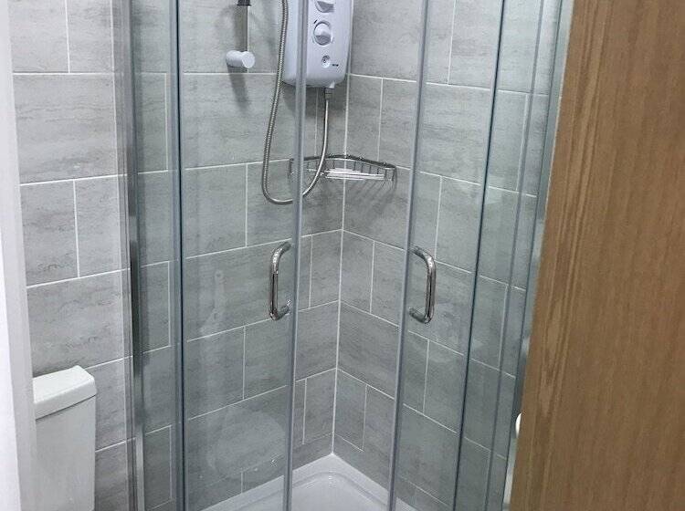 Номер Стандарт, Woodlands Lodge Ilford