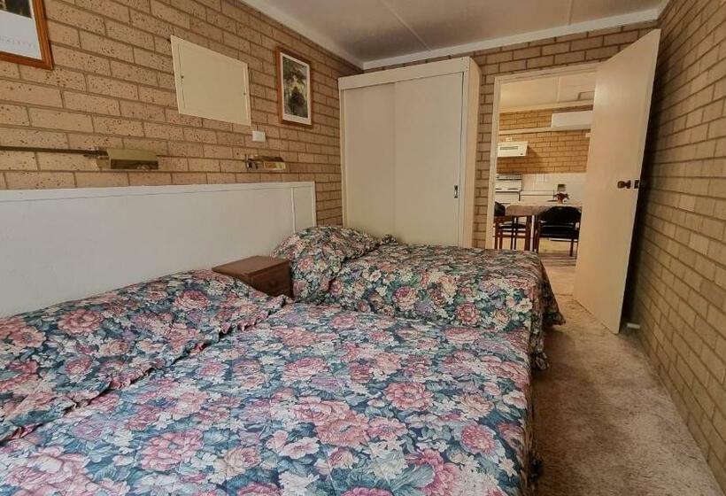 Люкс Семейный 2 Спальни, Lone Pine Motel