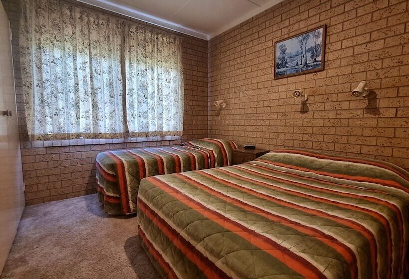 Family Suite, Lone Pine Motel