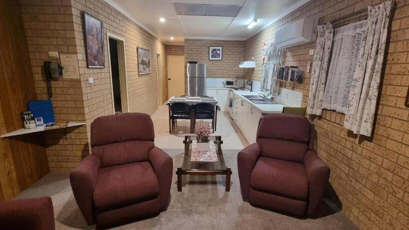 Family Suite, Lone Pine Motel