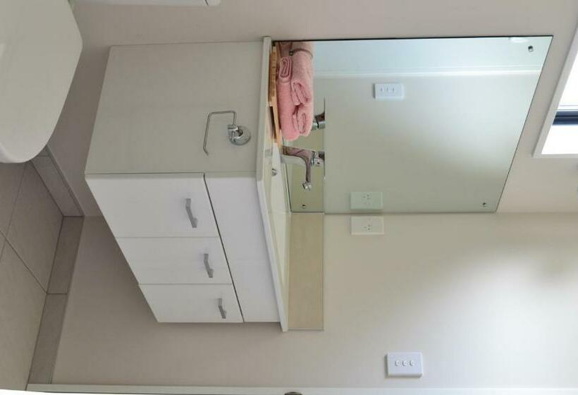 Студия Стандарт, 319 Addington Motel
