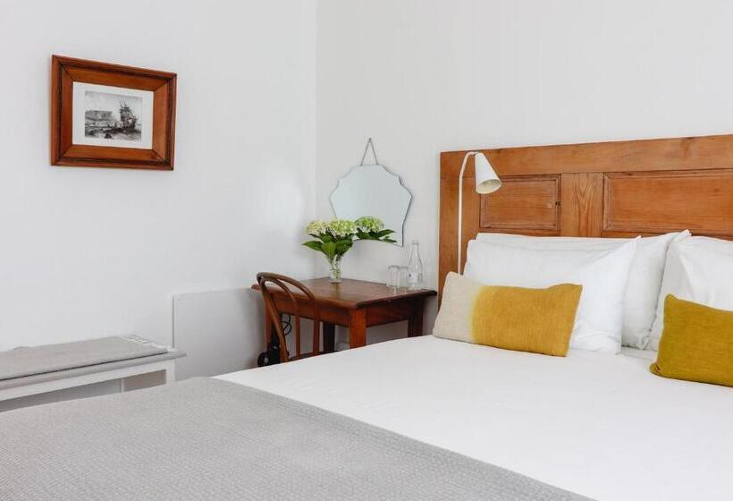 Номер Стандарт, Whispering Oaks Guest House