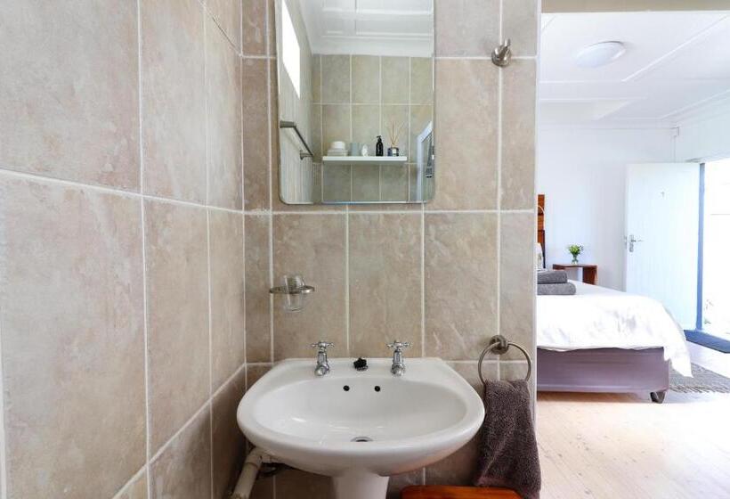Номер Стандарт, Whispering Oaks Guest House
