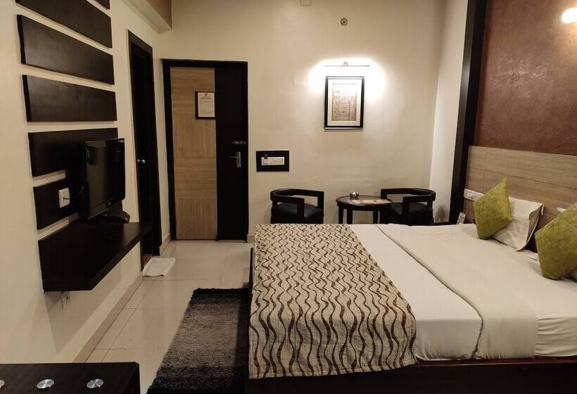 Quarto Executivo, Pushpak