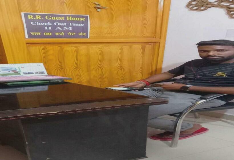 اتاق لوکس سه تخته, Oyo 80932 Rr Guest House