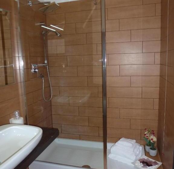 Четырехместный Номер Стандарт, Eh Suites Rome Airport Euro House Hotels