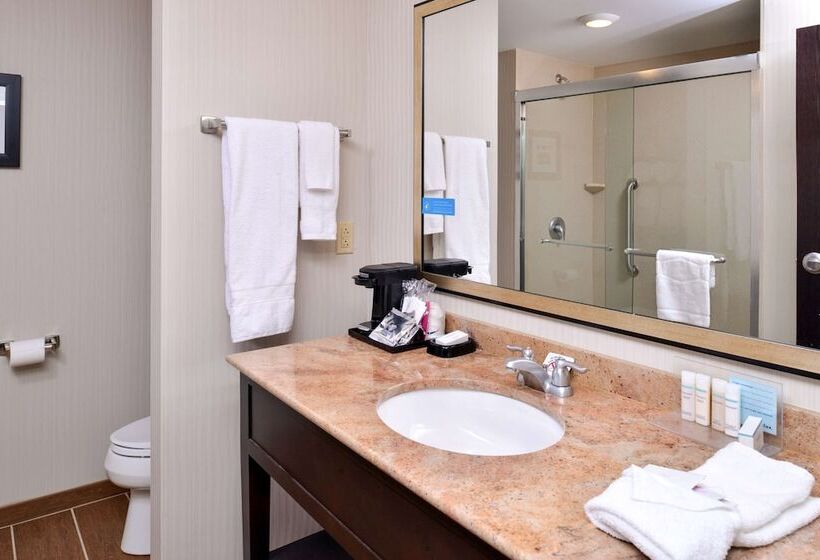 Номер Стандарт, Hampton Inn & Suites California Universitypittsburgh