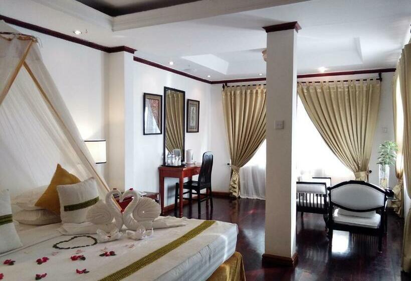 بانگلوی لوکس, Emerald Sea Resort