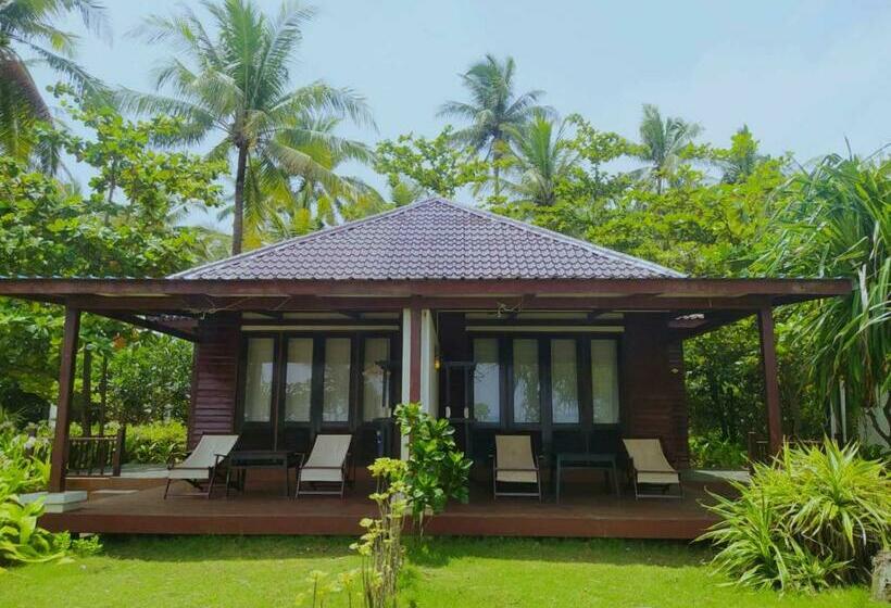 بانگلوی لوکس, Emerald Sea Resort