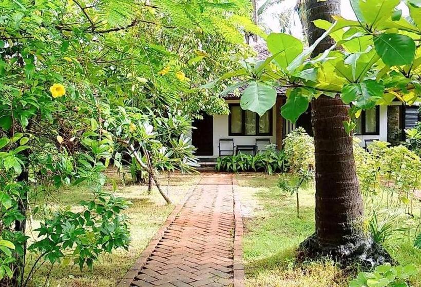 اتاق استاندارد سه تخته با چشم‌انداز باغ, Emerald Sea Resort