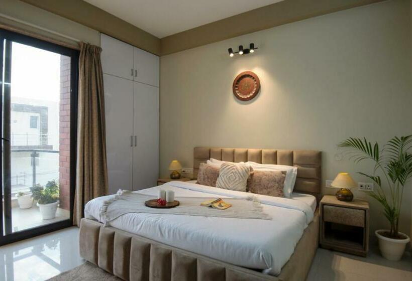 آپارتمان 2 خوابه, Serviced Apartment Near Medanta By Bedchambers