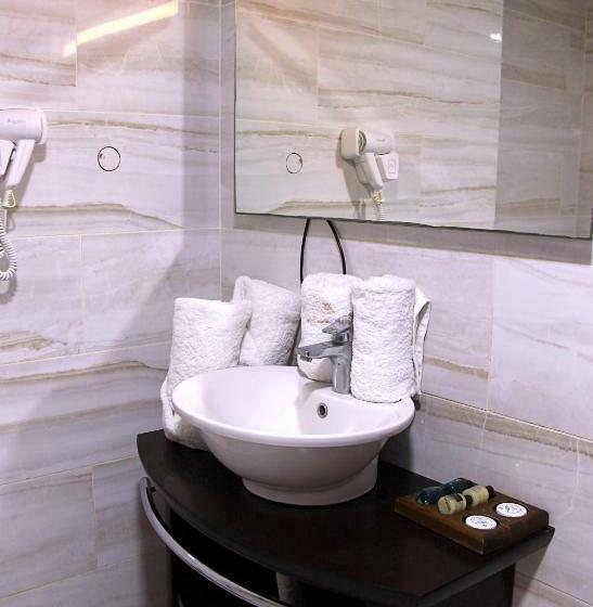 استودیو خانوادگی, Lb Suites