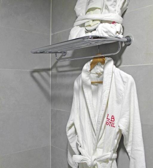 سوییت با چشم‌انداز استخر, Lb Suites
