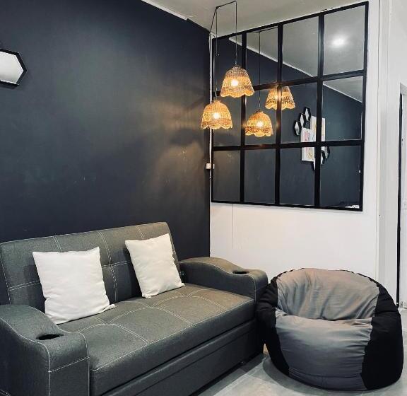 استودیوی استاندارد, Akc Airbnb