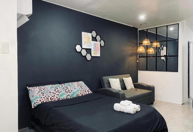 استودیوی استاندارد, Akc Airbnb