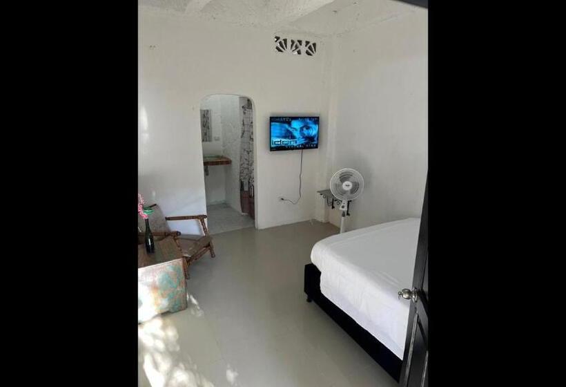Номер Стандарт Трехместный, Room In Lodge   Tr V2d Hostel Room Near Castillo San Felipe With Pool And Wifi