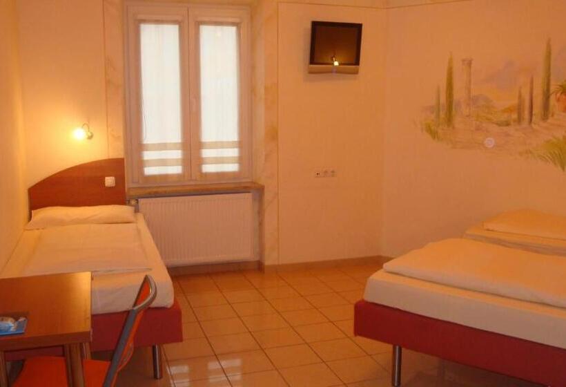 Номер Стандарт Трехместный, Stadthotel Passau