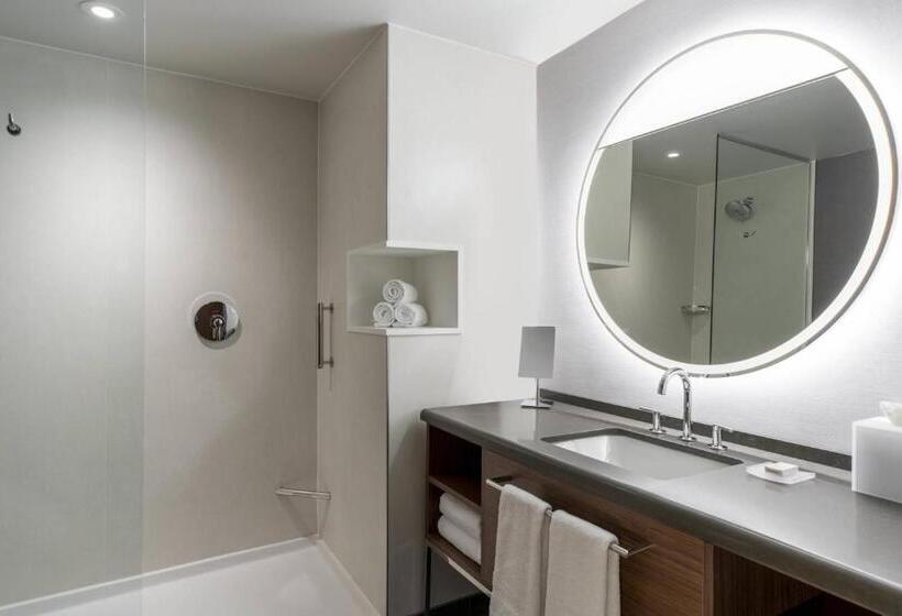 이그제큐티브 룸 킹사이즈 침대, Courtyard By Marriott Montreal Laval