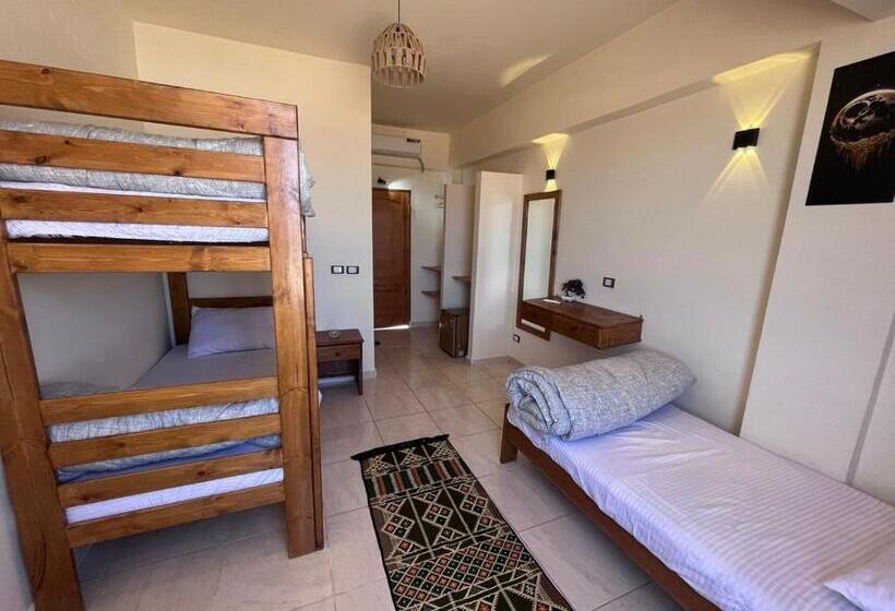 اتاق سه نفره دلوکس با چشم‌انداز دریا, Tree House Dahab