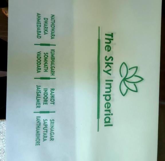 חדר דחוקס עם מיטת קינג, The Sky Imperial Hotel Yahvi