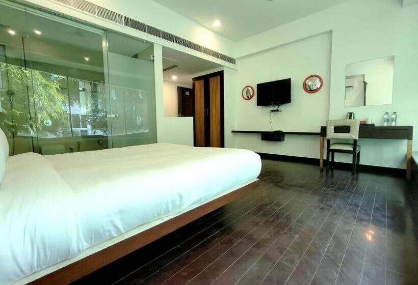 חדר דחוקס עם מיטת קינג, The Sky Imperial Hotel Yahvi