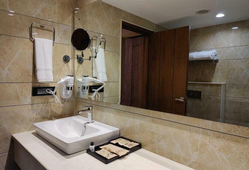 Номер Стандарт Вид на Сад, Kaithal Resort   Kasauli