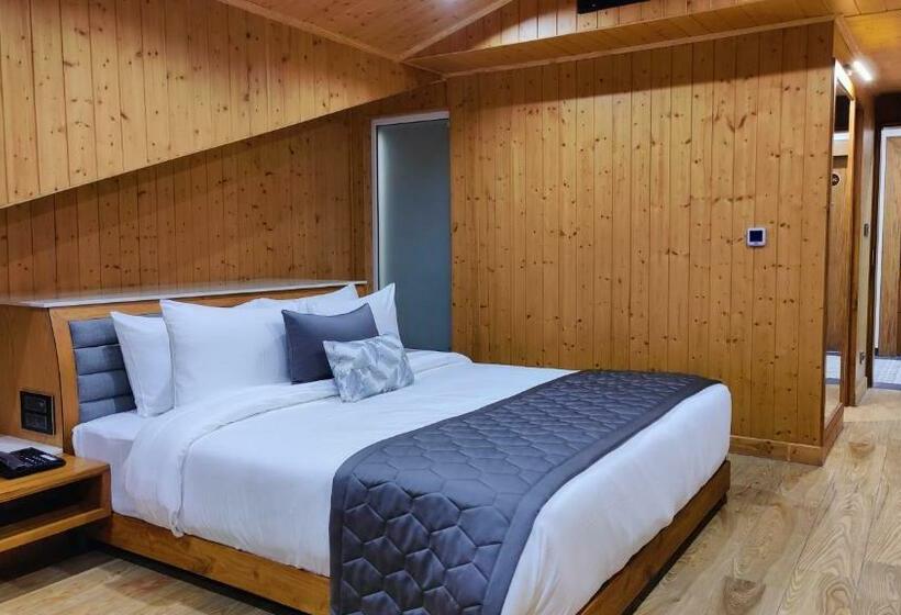 Номер Стандарт Вид на Сад, Kaithal Resort   Kasauli